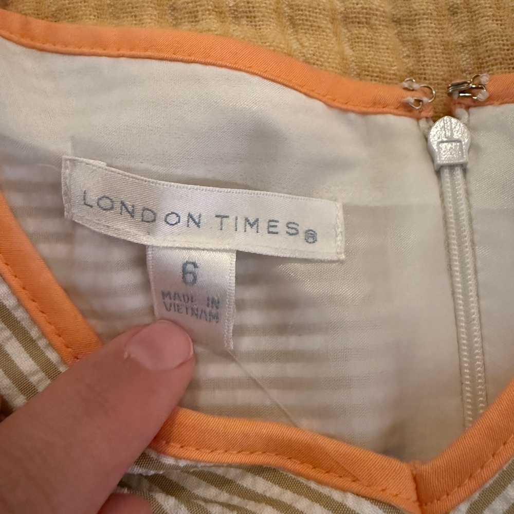 London Times NWT Seersucker Striped Dress with Peach Accents and Open Back - Picture 6 of 8